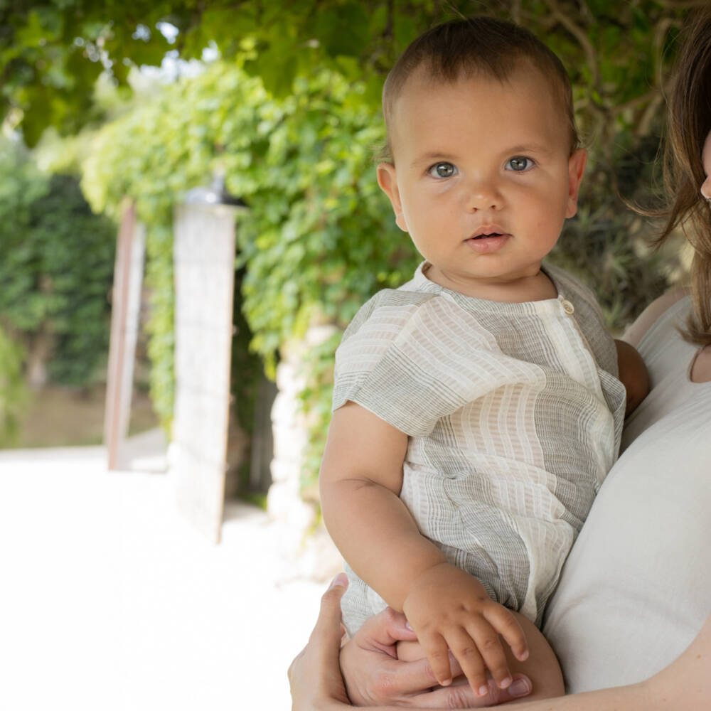 1 + in the family-بودي سوت مقلم لون عاجي ورمادي للأولاد الرضع | Childrensalon