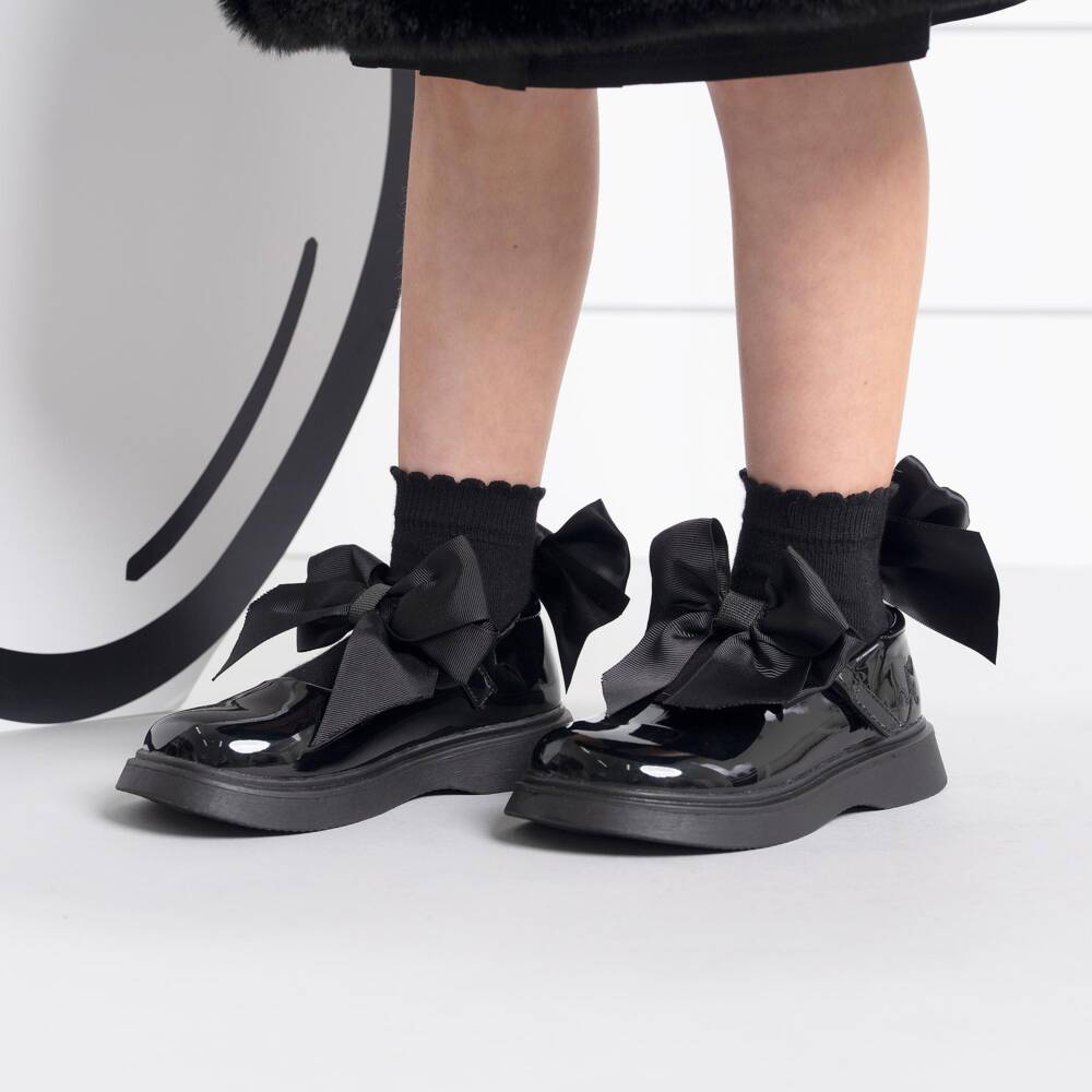 A Dee-Girls Black Ankle Socks with Bows | Childrensalon
