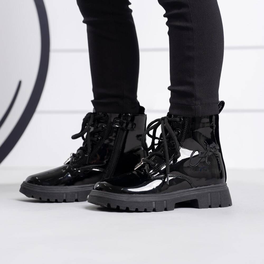 A Dee-Girls Black Faux Patent Leather Boots | Childrensalon