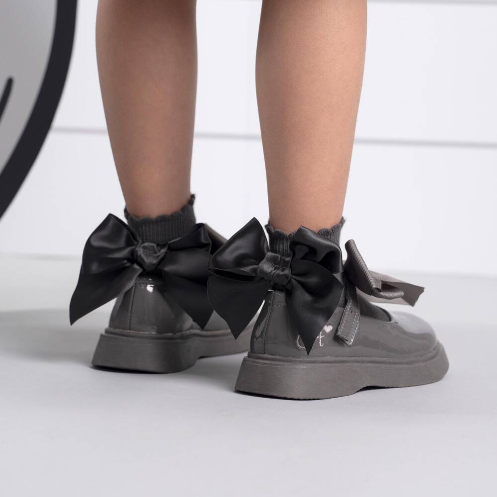 A Dee-Girls Dark Grey Ankle Socks with Bows | Childrensalon