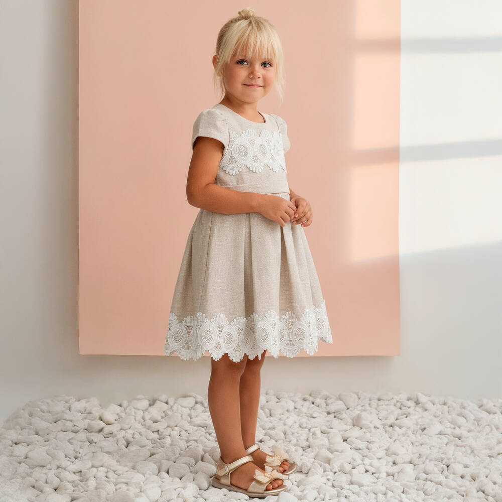Abel & Lula-فستان كتان مزين بدانتيل لون بيج وذهبي للبنات | Childrensalon
