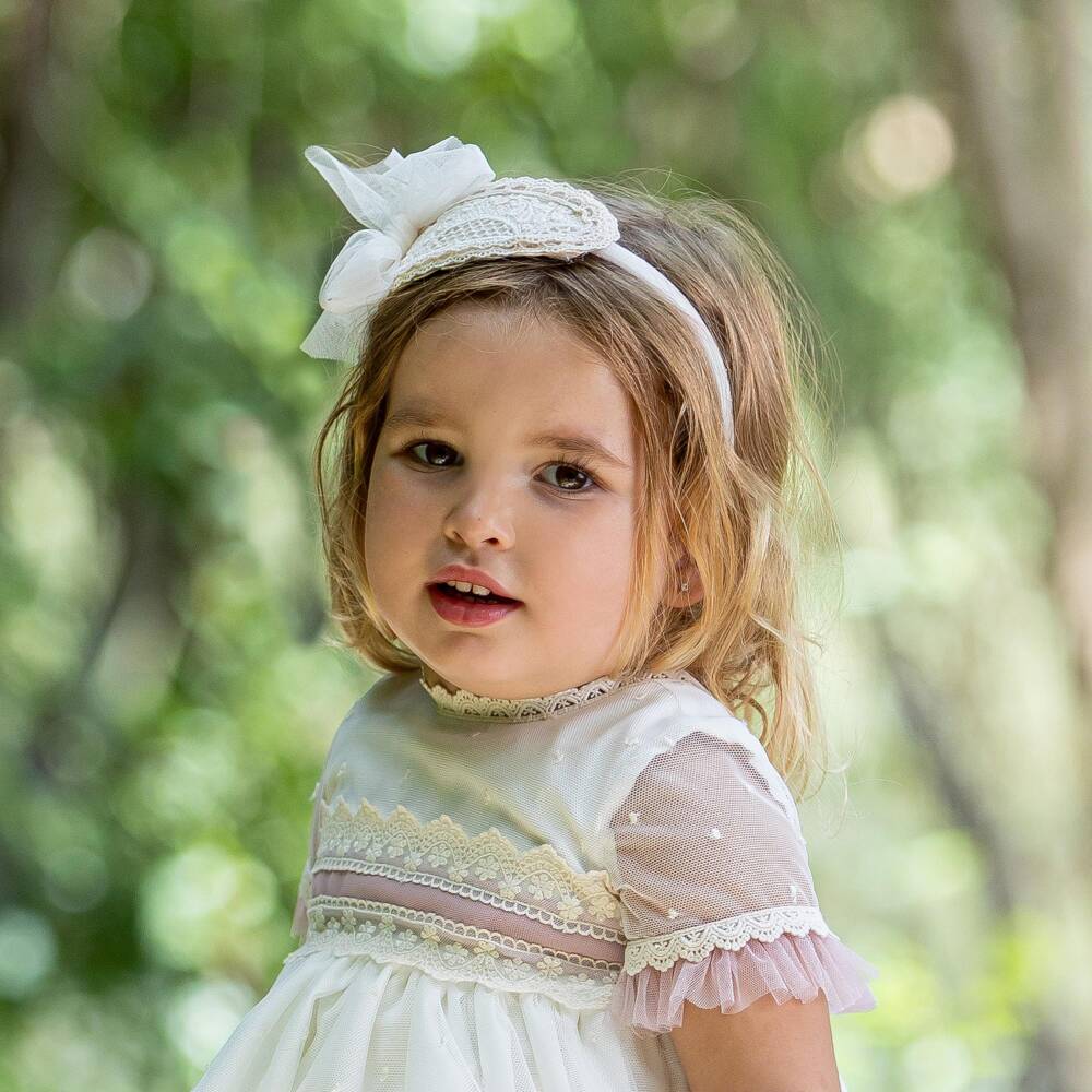 Abuela Tata-طوق شعر مزين بفيونكة تول ودانتيل لون عاجي للبنات | Childrensalon