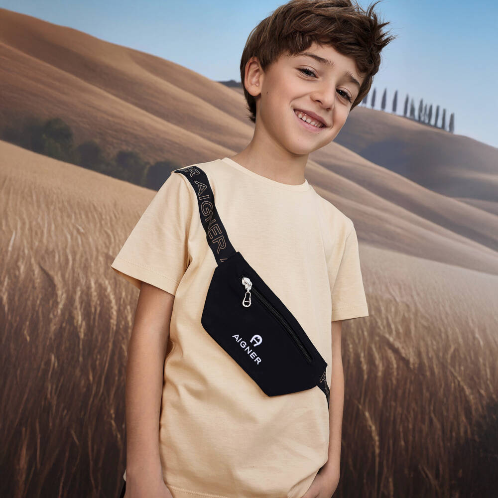 AIGNER-تيشيرت قطن بتصميم حقيبة حزام لون بيج للأولاد | Childrensalon