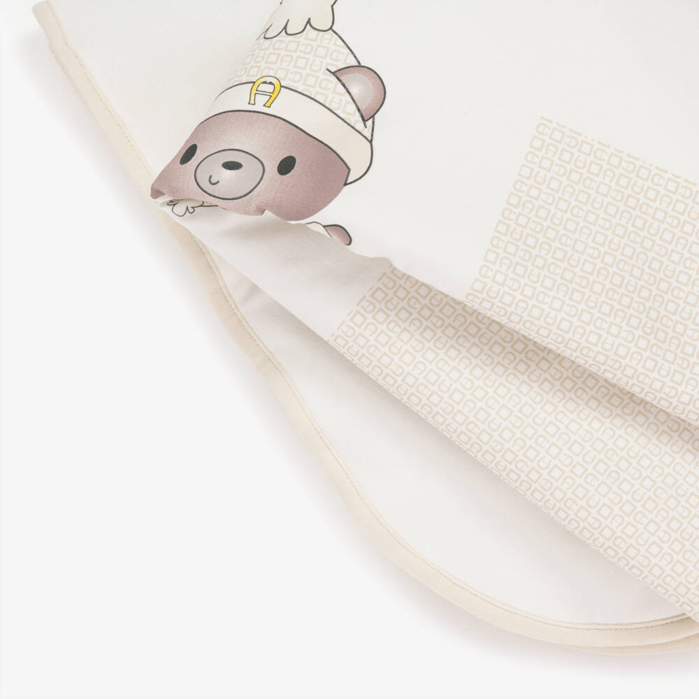 AIGNER-Одеяло из хлопка кремовое стеганое с мишкой (88см) | Childrensalon