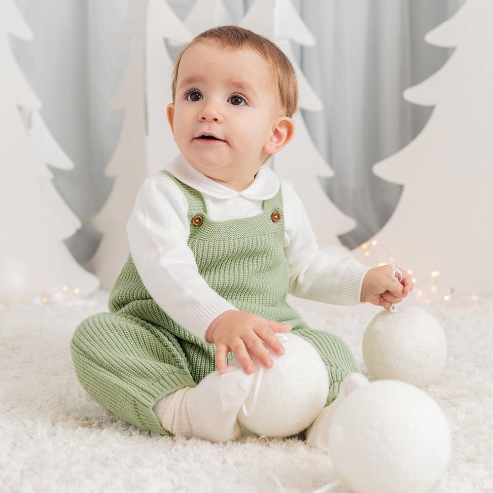 Artesanía Granlei-Baby Boys Pale Green Knitted Dungaree Set | Childrensalon