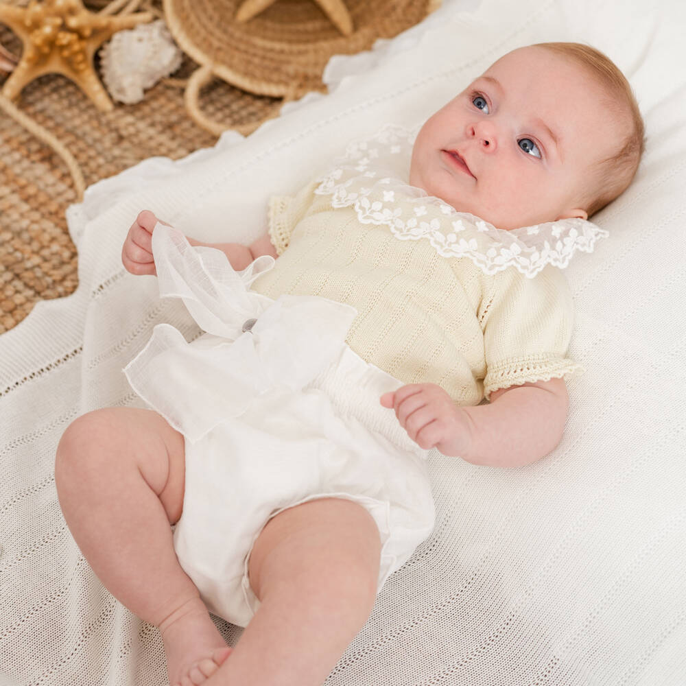 Artesanía Granlei-Baby Girls Yellow & White Shorts Set with Lace Collar | Childrensalon