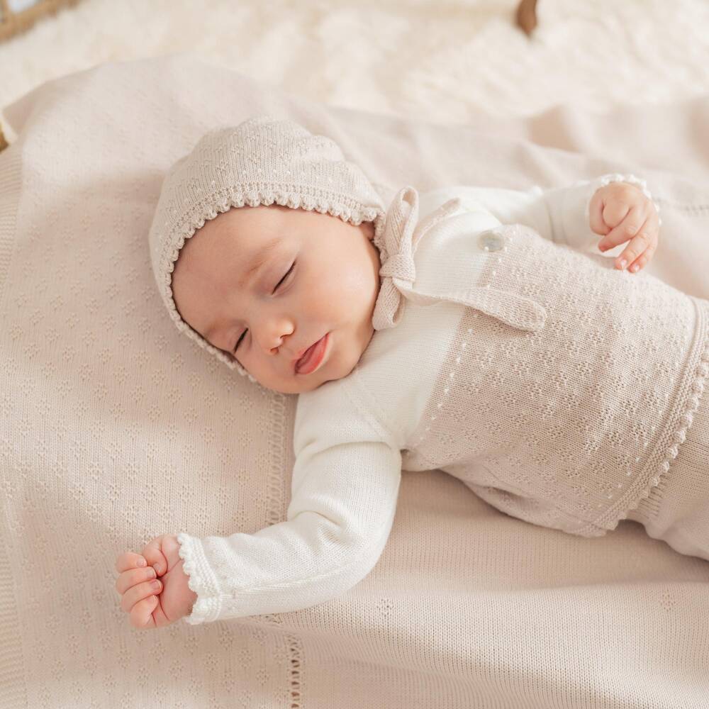 Artesanía Granlei-Beige Knitted 2 Piece Babysuit & Bonnet Set | Childrensalon