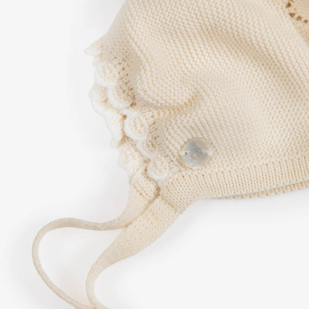 Artesanía Granlei-Beige Knitted Baby Bonnet with Scalloped Trim | Childrensalon
