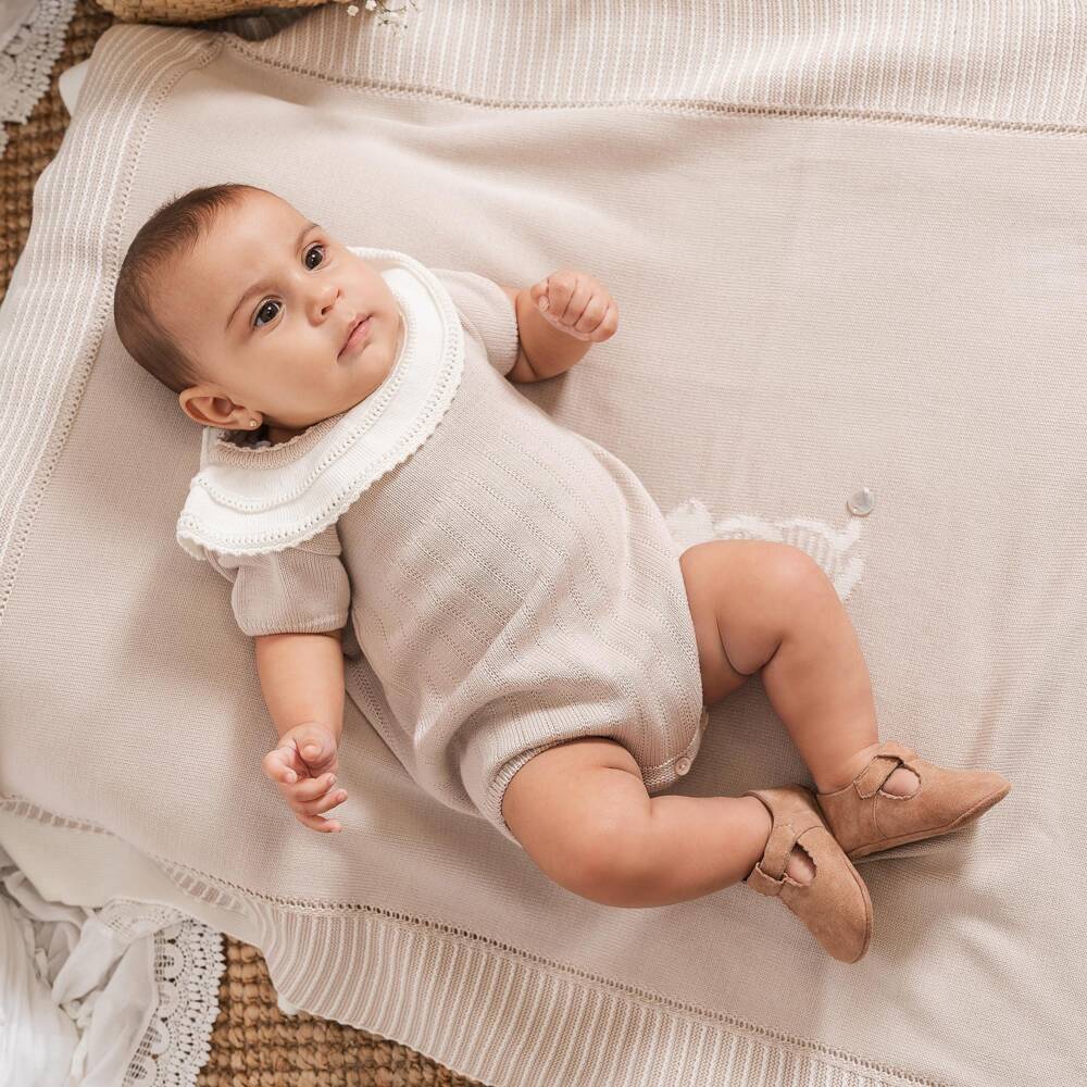 Artesanía Granlei-Beige Knitted Shortie with Scalloped Collar | Childrensalon