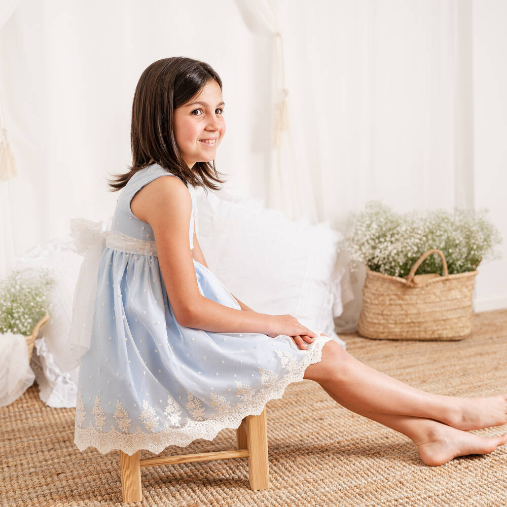 Artesanía Granlei-Платье без рукавов голубое из вышитого тюля для девочек | Childrensalon