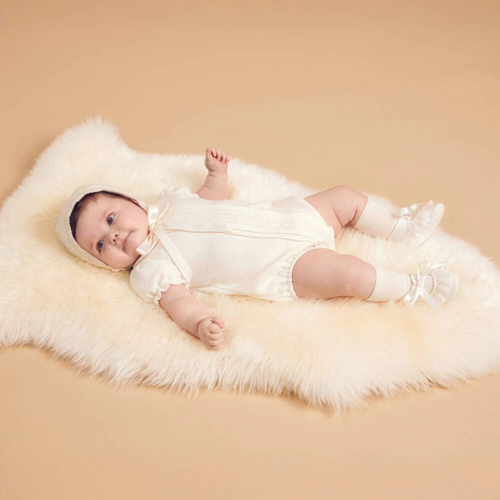 Artesanía Granlei-Ivory Lace Trimmed Babysuit Set with Bonnet | Childrensalon