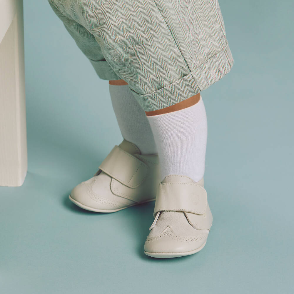 Beatrice & George-حذاء بروغ جلد لون عاجي للمواليد | Childrensalon
