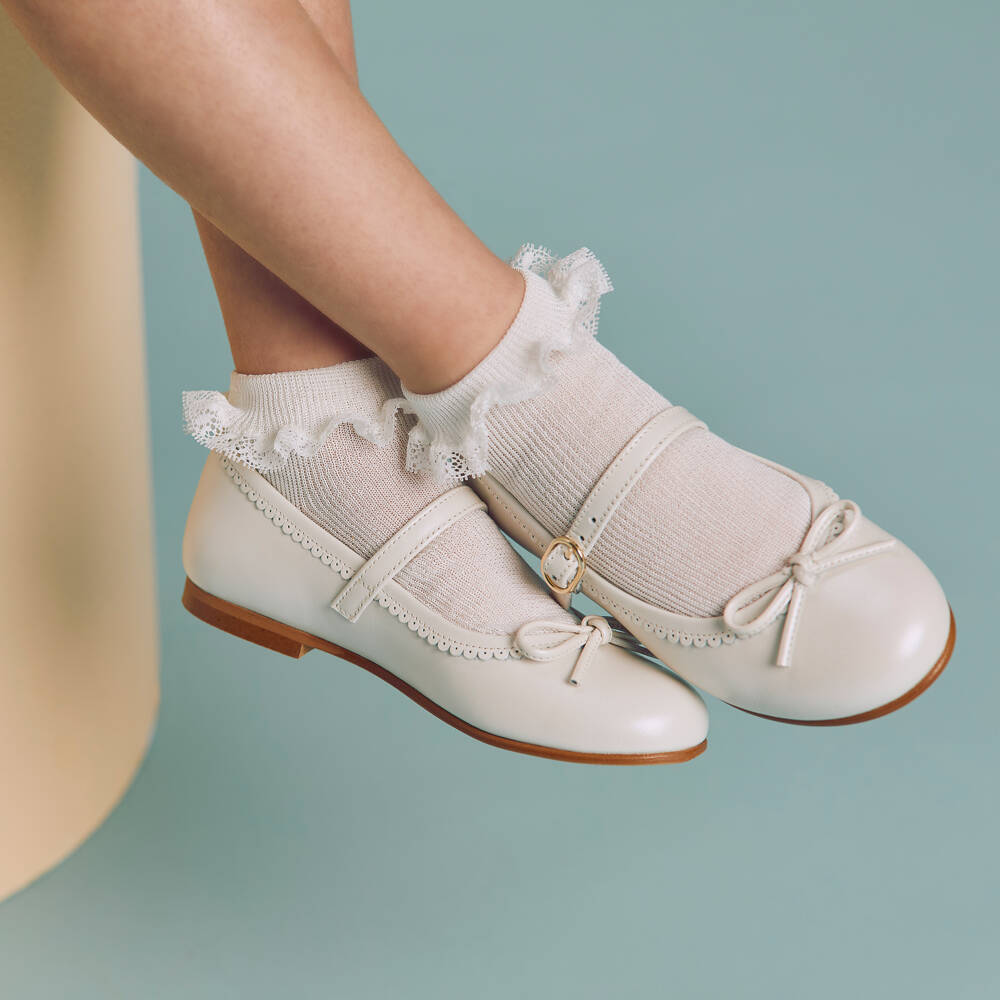 Beatrice & George-حذاء ماري جين جلد لون عاجي للبنات | Childrensalon