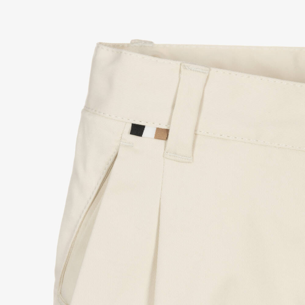 BOSS-بنطلون قطن بكسرات لون عاجي للأولاد | Childrensalon