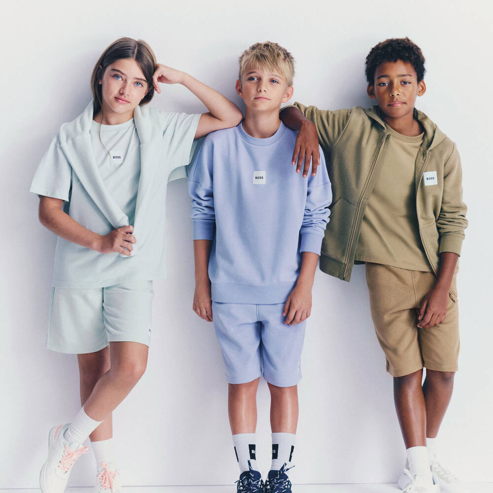 BOSS-Шорты голубые из хлопкового трикотажа с логотипом для мальчиков | Childrensalon