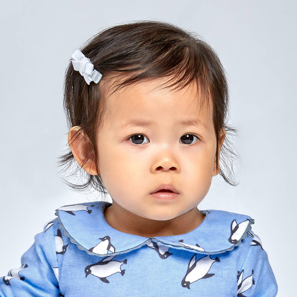 Bowtique London-مشبك فيونكة للشعر مخمل لون أبيض (عدد 2) | Childrensalon