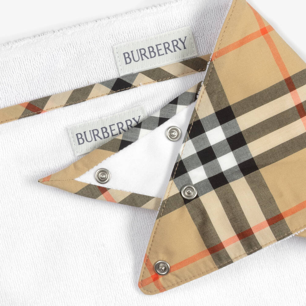 Burberry-طقم مريلة بطبعة كاروهات لون أبيض وبيج | Childrensalon