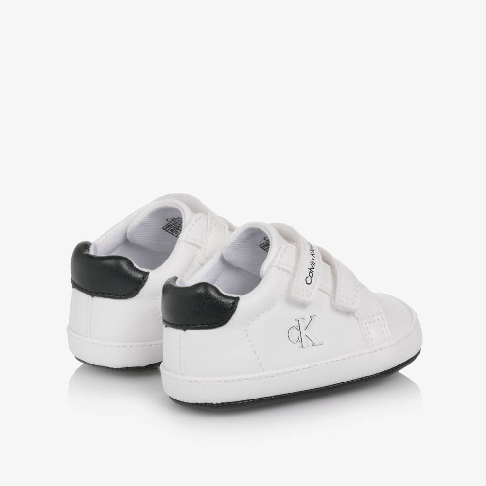 Calvin Klein-Кроссовки-пинетки бело-черные из искусственной кожи для малышей | Childrensalon