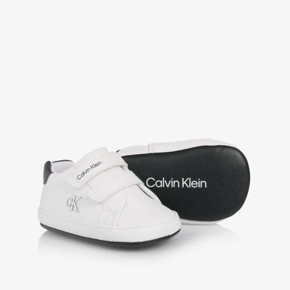 Calvin Klein-Кроссовки-пинетки бело-черные из искусственной кожи для малышей  | Childrensalon