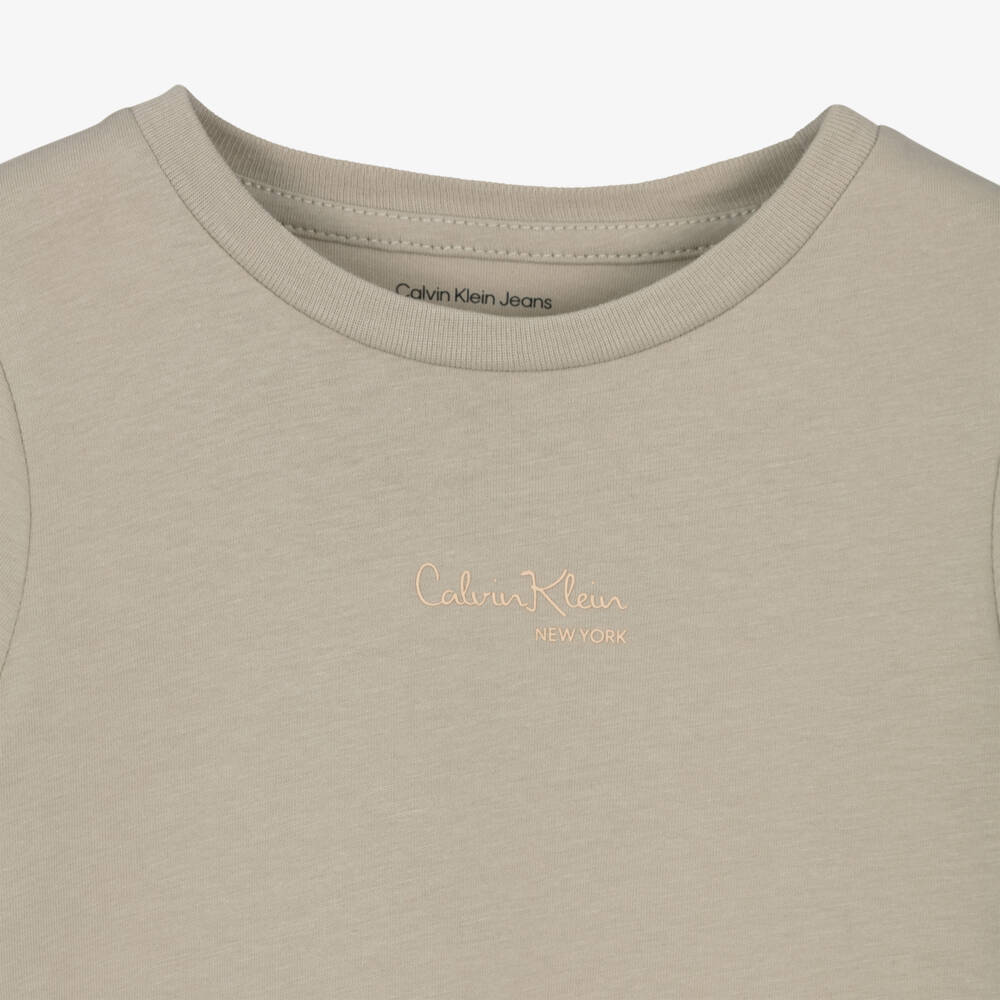 Calvin Klein-Футболка бежевая хлопковая Calvin Klein с логотипом New York для девочек | Childrensalon