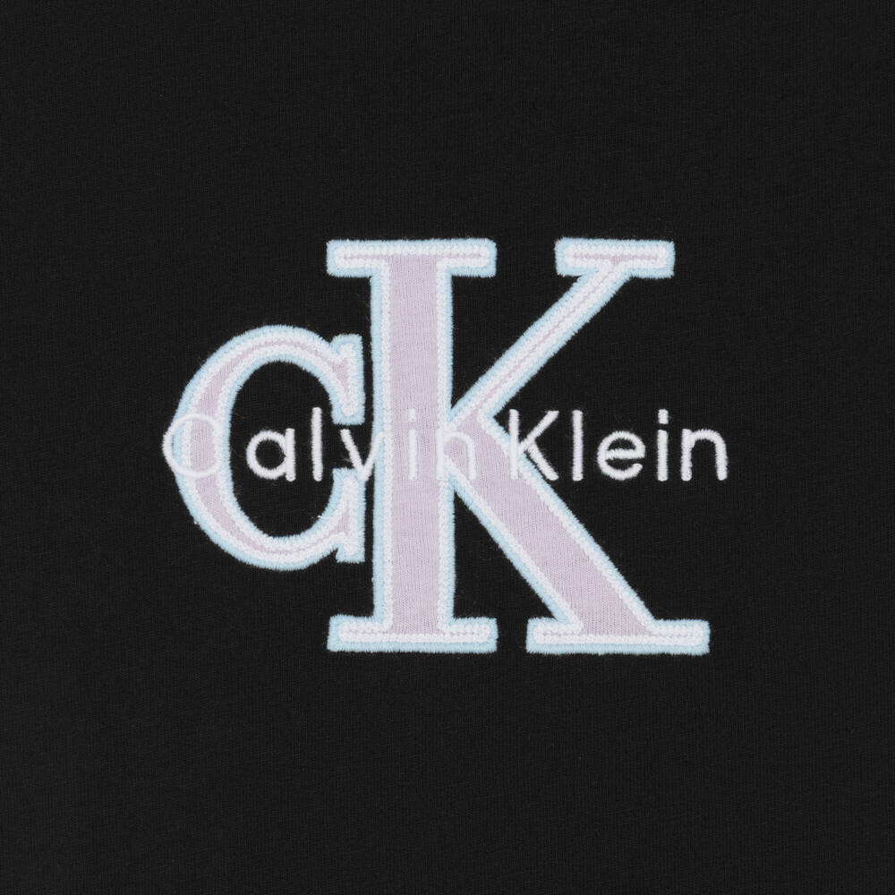 Calvin Klein-تيشيرت بشعار مونوغرام لون أسود للبنات | Childrensalon