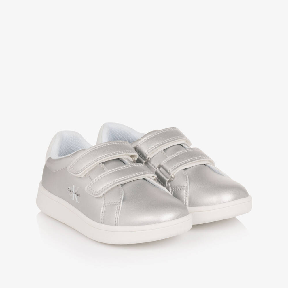 Calvin Klein-حذاء رياضي بشريط لاصق جلد صناعي لون فضي للبنات | Childrensalon
