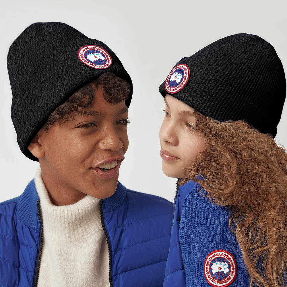 Canada Goose-قبعة بيني صوف مارينو محبوك لون أسود | Childrensalon