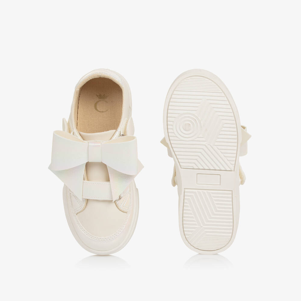 Caramelo Kids-Girls Ivory Faux Leather Bow Trainers | Childrensalon