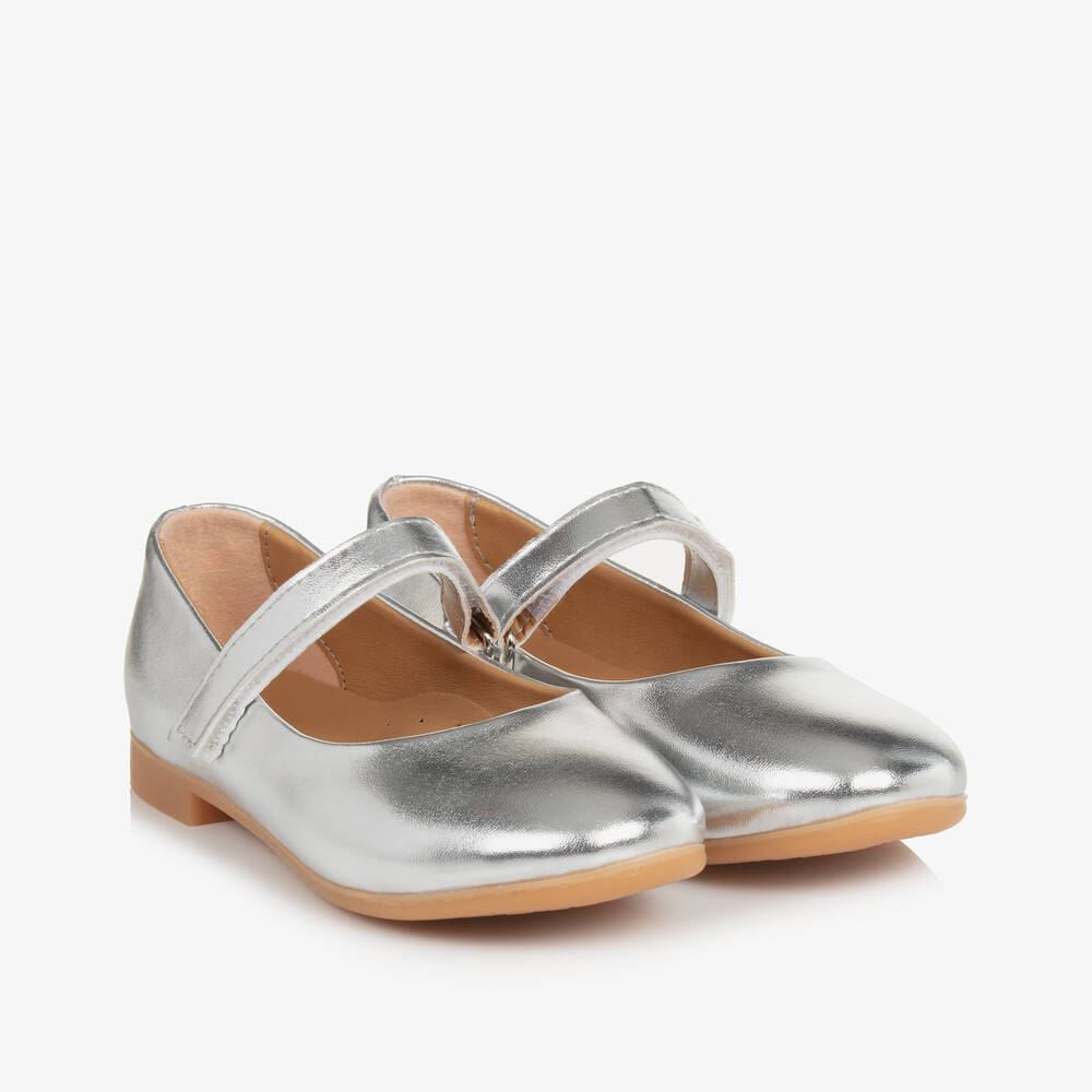 Caramelo Kids-حذاء ماري جين مزين بورود لون فضي  | Childrensalon