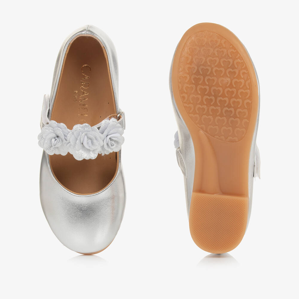 Caramelo Kids-حذاء ماري جين مزين بورود لون فضي  | Childrensalon