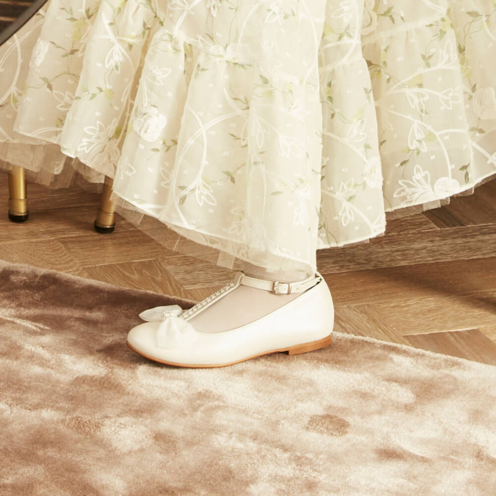 Children's Classics-حذاء باليرينا بسيّر جلد لون عاجي للبنات | Childrensalon