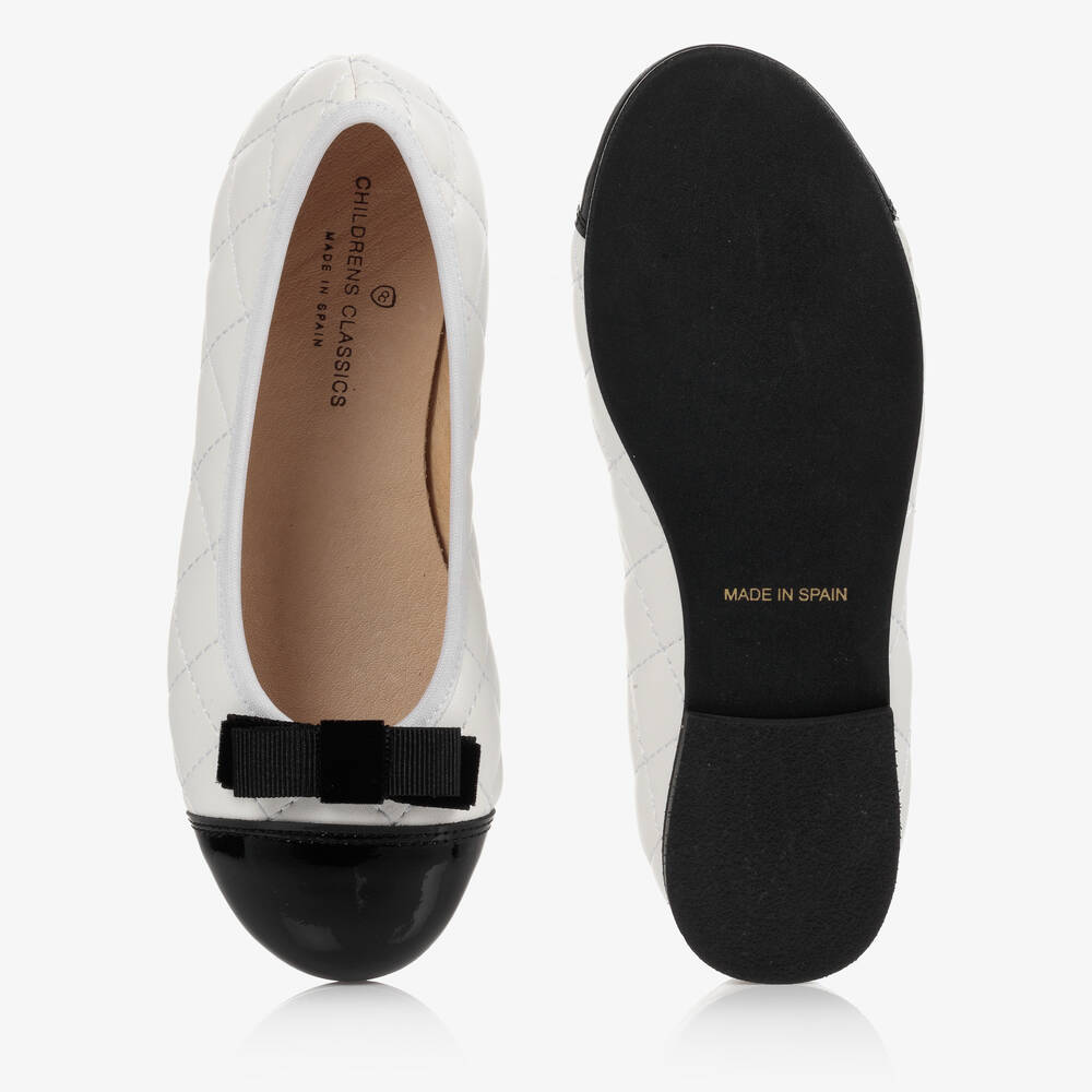 Children's Classics-حذاء بمب جلد لون أسود وأبيض للبنات | Childrensalon