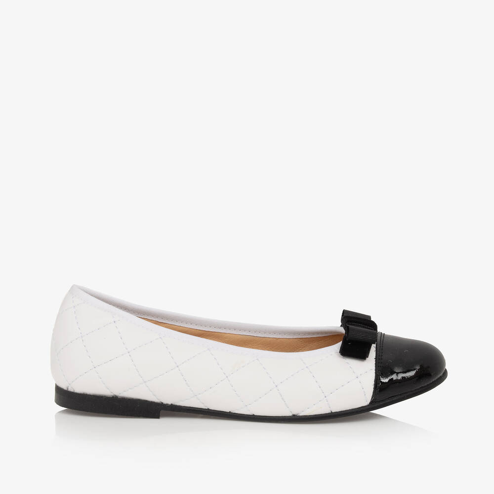 Children's Classics-حذاء بمب جلد لون أسود وأبيض للبنات | Childrensalon