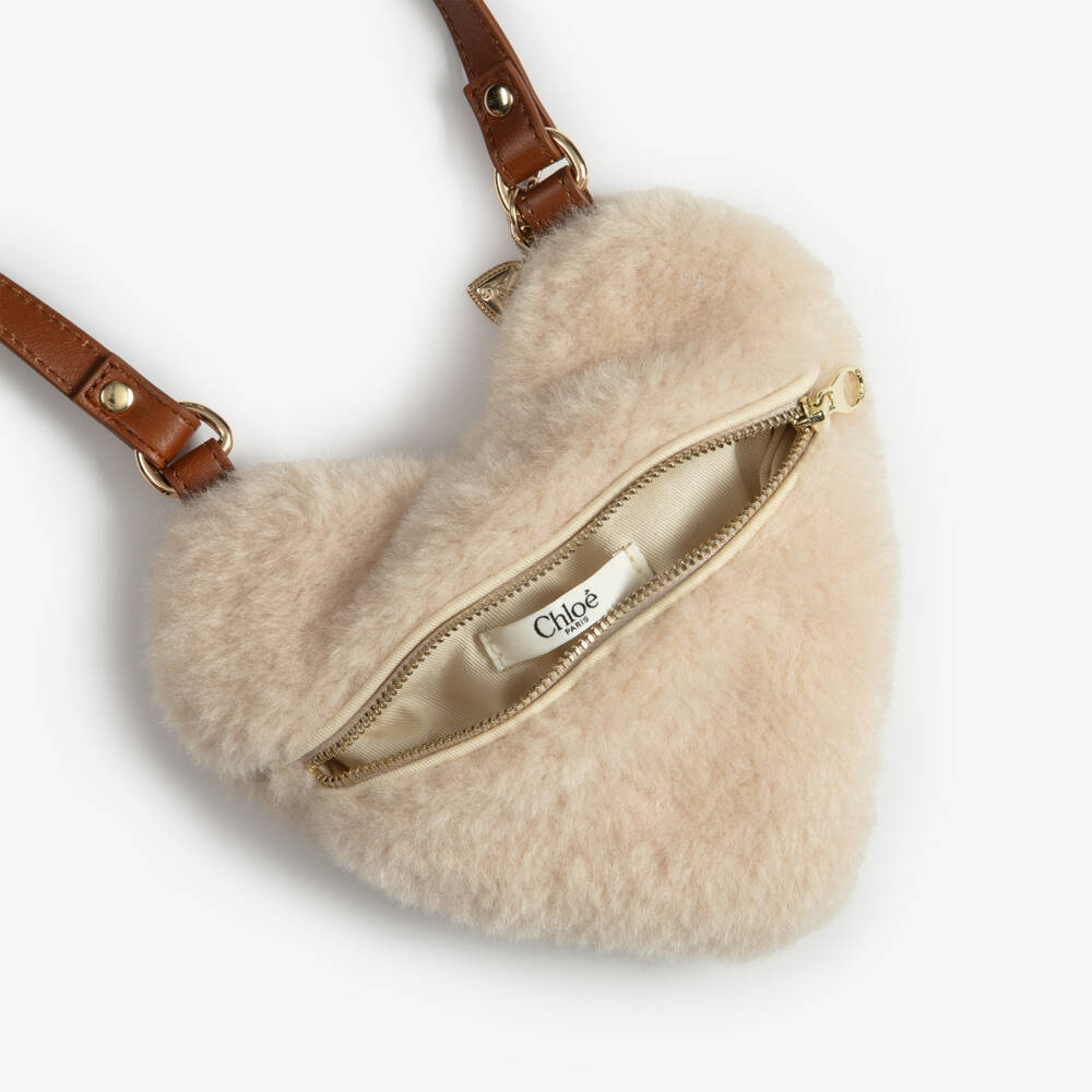Chloé-Girls Beige Sherpa Heart Crossbody Bag (17cm) | Childrensalon