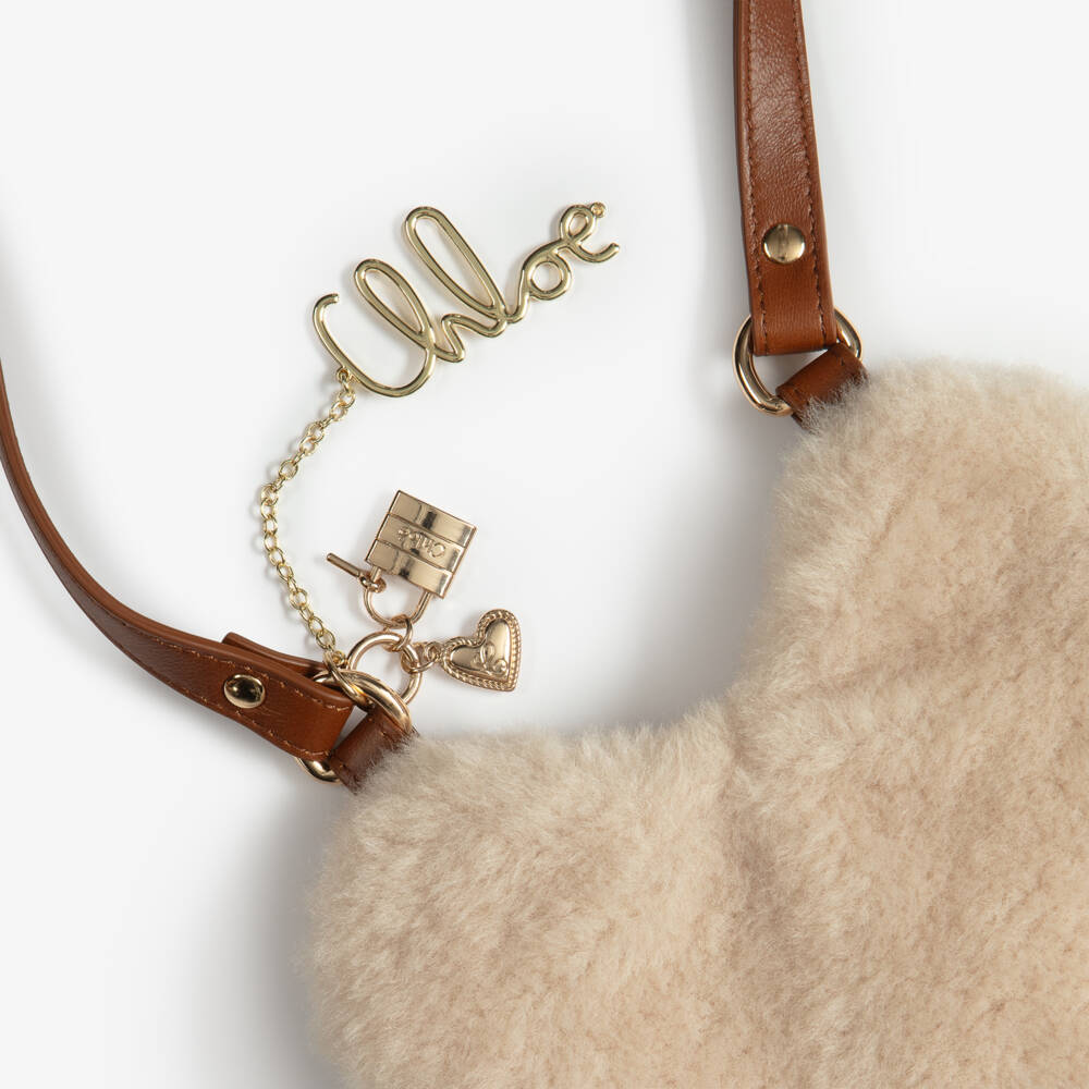 Chloé-Girls Beige Sherpa Heart Crossbody Bag (17cm) | Childrensalon