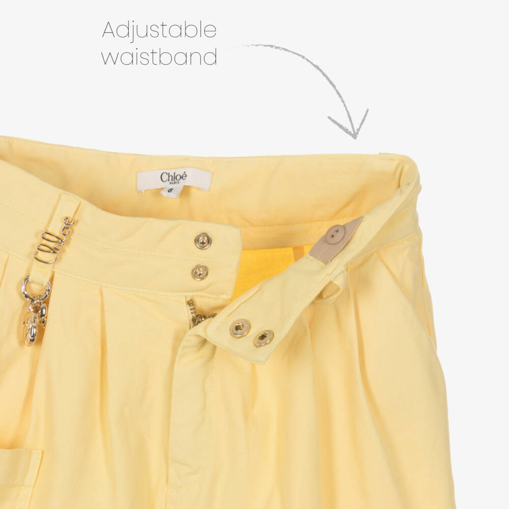Chloé- Girls Yellow Cotton Gold Charm Shorts | Childrensalon
