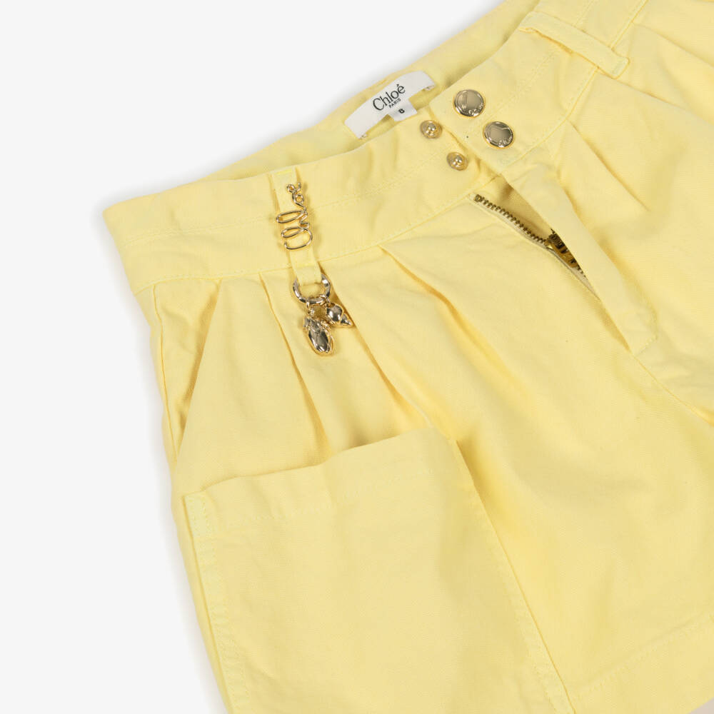 Chloé-Шорты желтые из хлопка с золотыми подвесками для девочек | Childrensalon