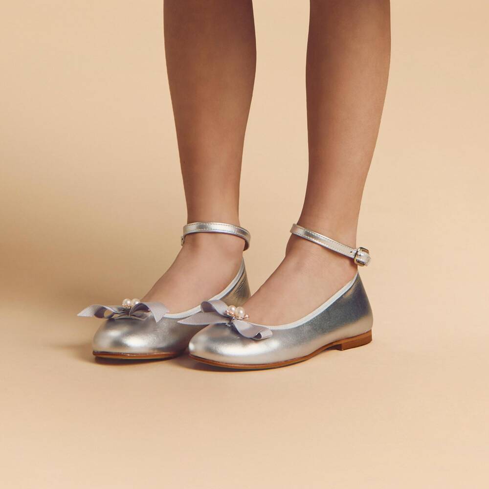 Coeur by Childrensalon-Girls Silver Leather Pumps with Pearl & Diamanté Bow | Childrensalon