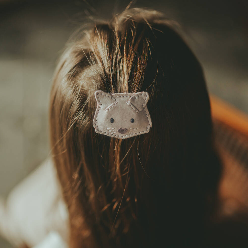 Donsje-Girls Lilac Grey Leather Cat Hair Clip (5cm) | Childrensalon