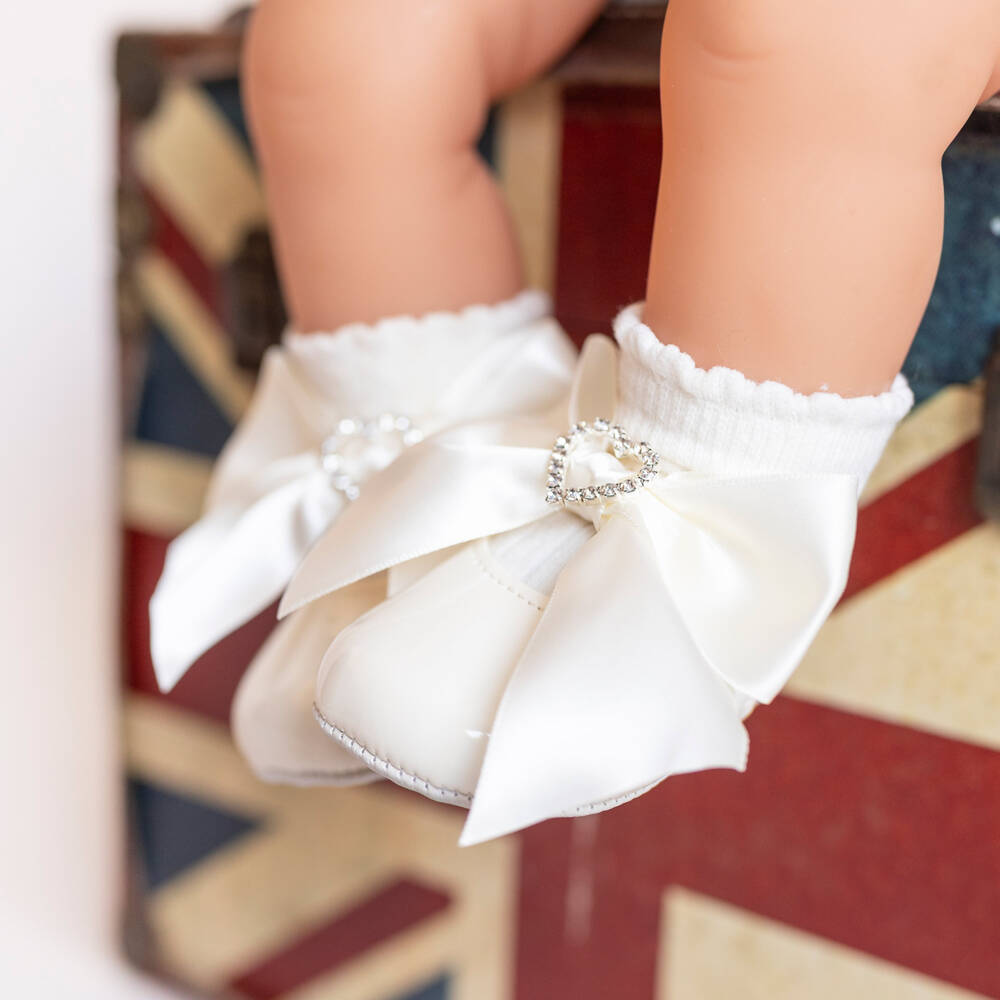 Early Days-Туфельки кремовые лаковые с бантом и сердцем из страз для малышек | Childrensalon