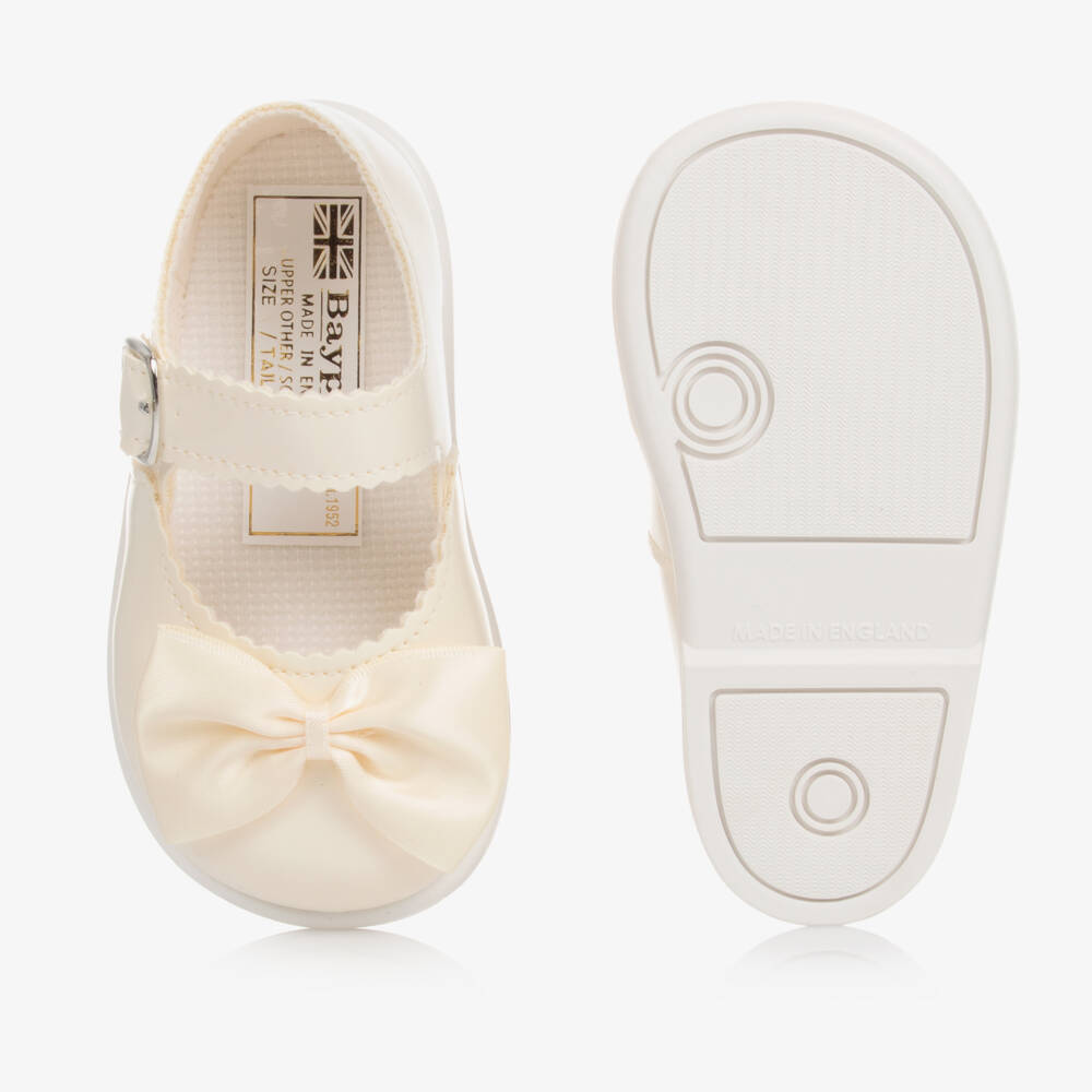 Early Days-حذاء بسيّر جلد لامع لون عاجي للبنات | Childrensalon