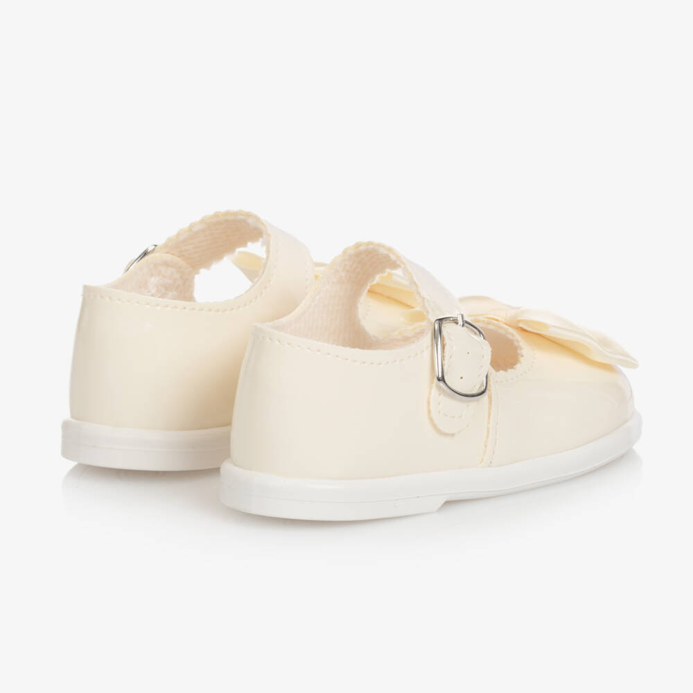 Early Days-حذاء بسيّر جلد لامع لون عاجي للبنات | Childrensalon