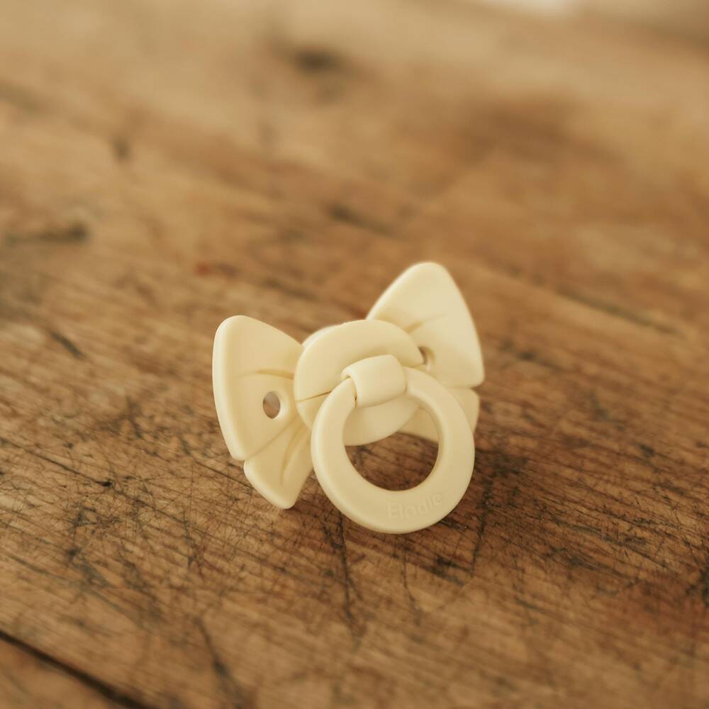 Elodie-Ivory Binky Bow Dummy | Childrensalon