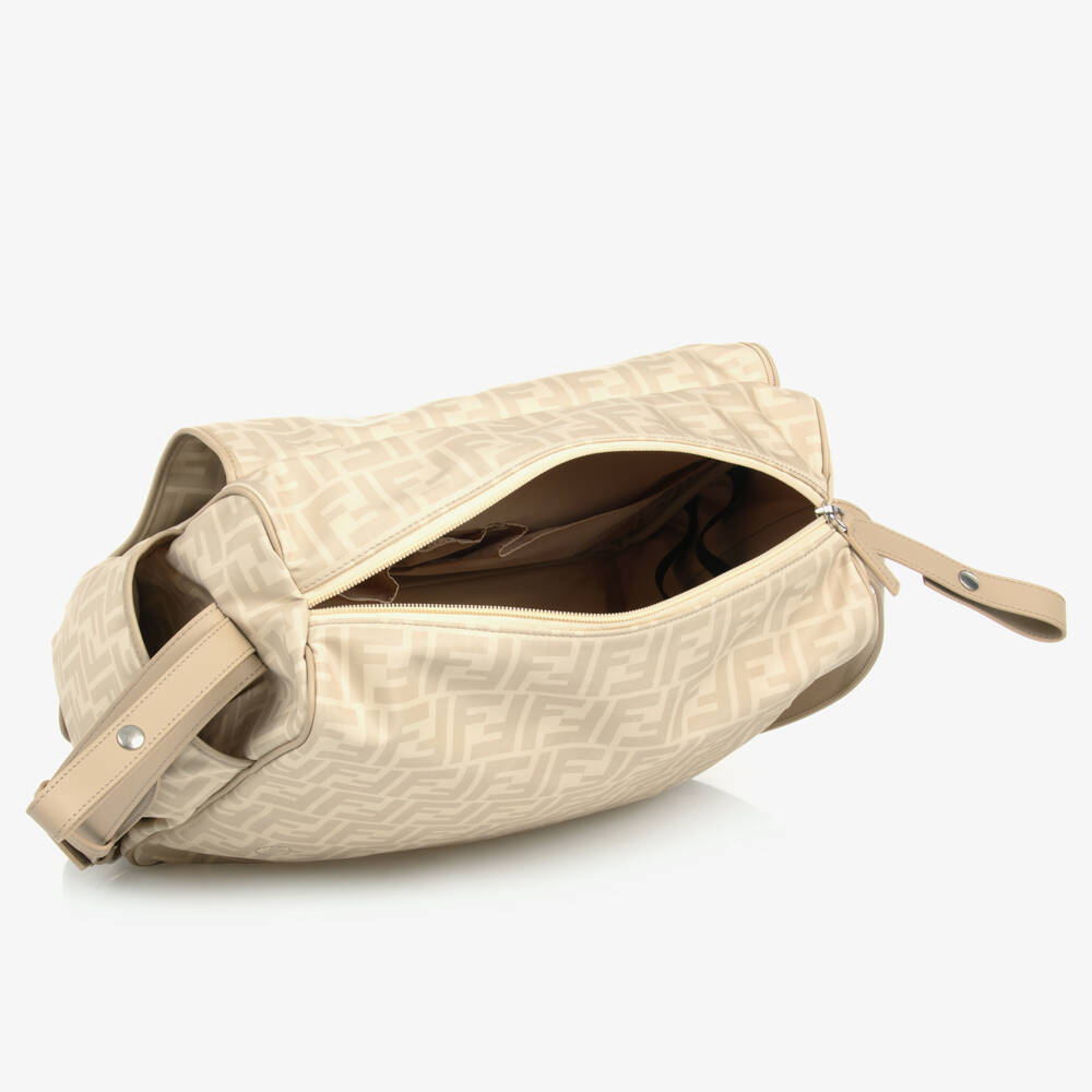 Fendi-حقيبة تغيير الحفاضات بشعار FF لون بيج (38 سم) | Childrensalon