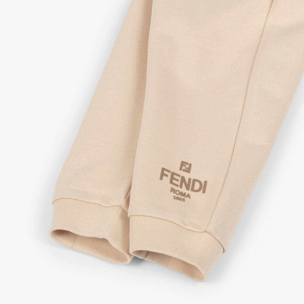Fendi-بنطلون رياضي قطن بشعار فندي روما لون بيج للاولاد | Childrensalon