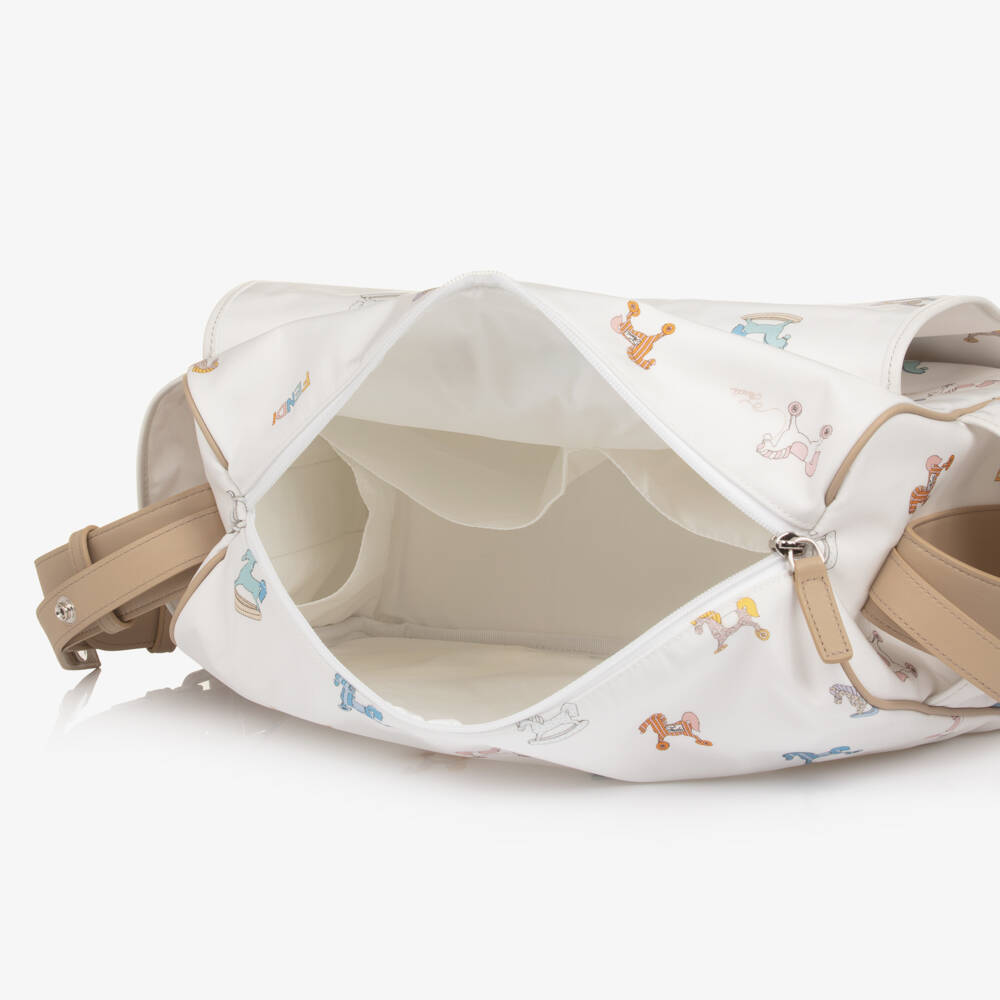 Fendi-حقيبة تغيير الحفاضات بنقشة حصان هزاز لون عاجي للرضع (40 سم) | Childrensalon