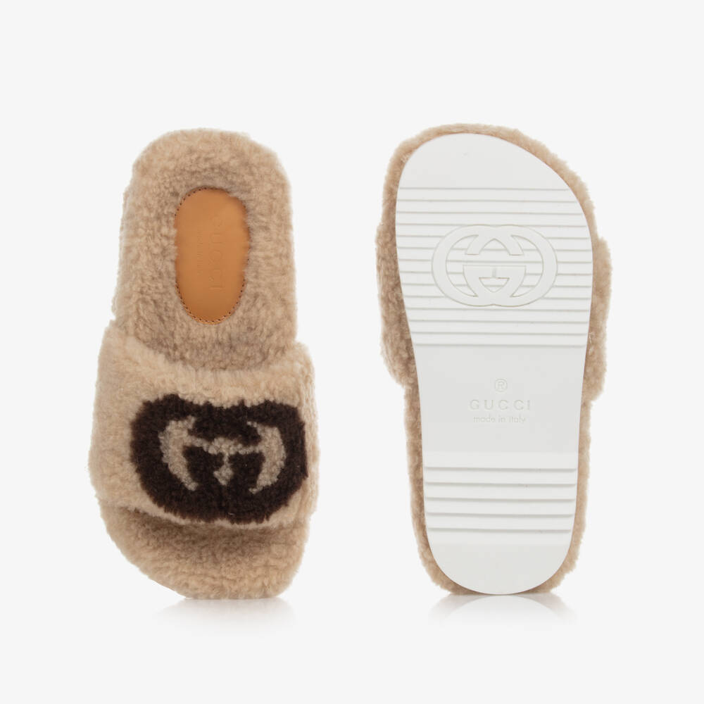 Gucci-Beige Faux Fur Logo Sliders | Childrensalon