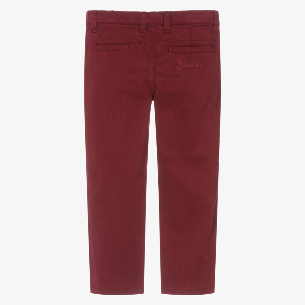 Guess-بنطلون تشينو بشعار مطرز لون أحمر برغندي للأولاد | Childrensalon