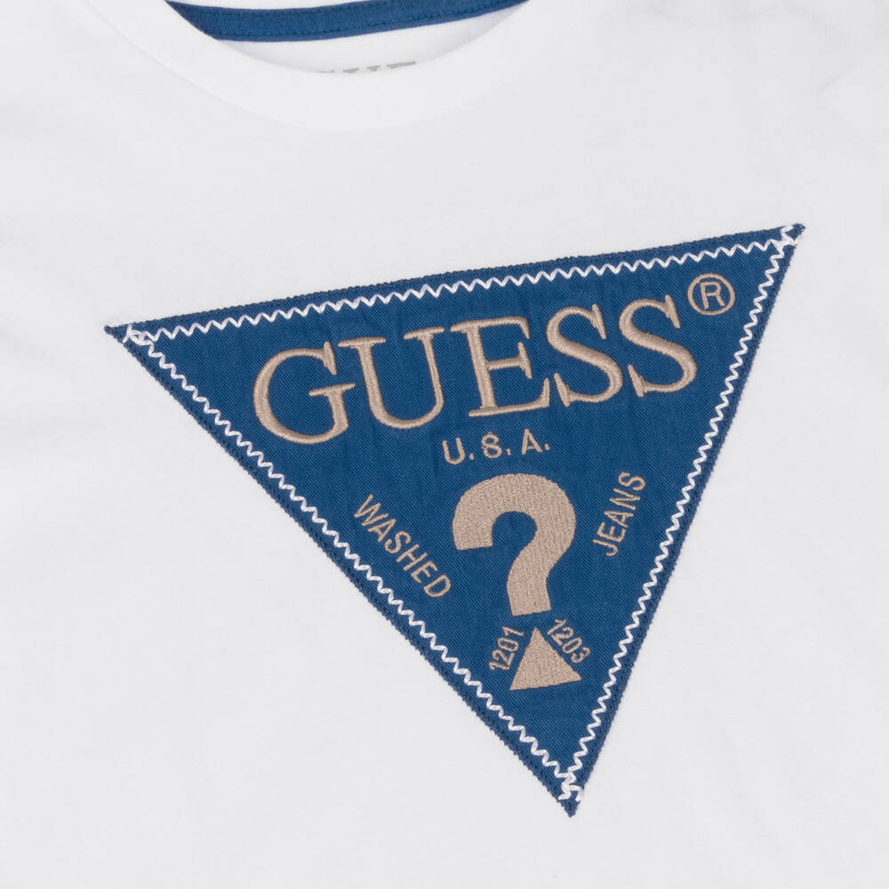 Guess-تيشيرت قطن بشعار المثلث لون أبيض للأولاد | Childrensalon