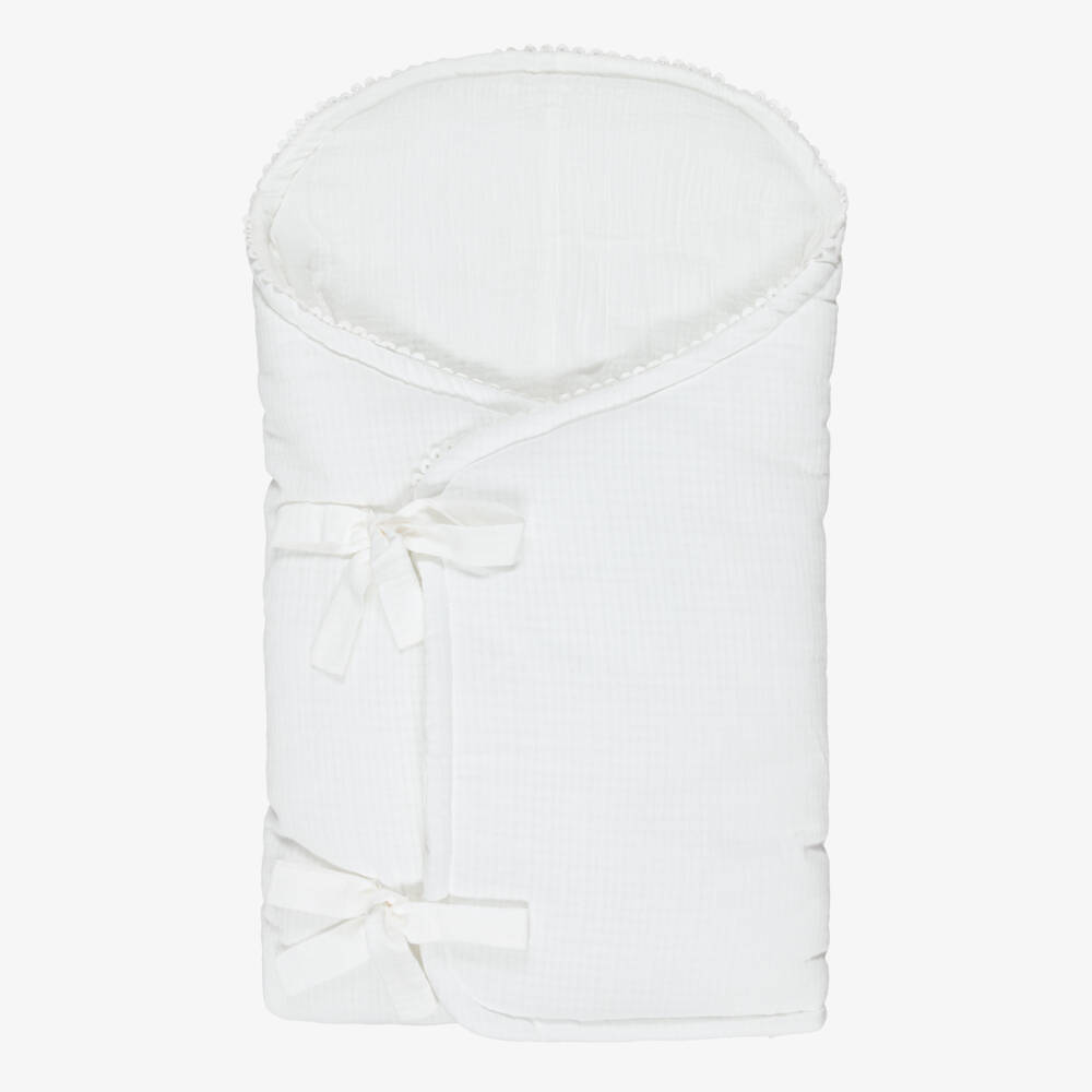 Jamiks-White Cotton Muslin Baby Nest with Scalloped Trim (100cm) | Childrensalon